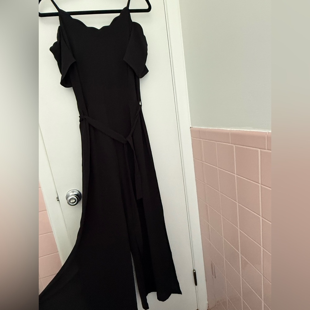 Black Spaghetti Strap and Off the Shoulder Front Tie Jumpsuit - Picture 3 of 11